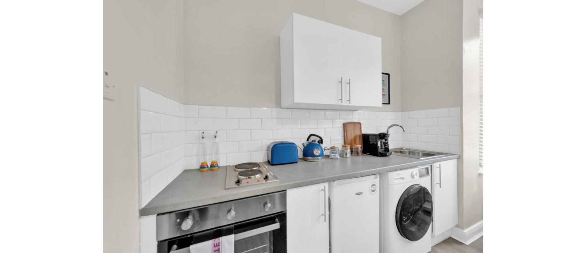 Sunny Serenity: Living With A Breeze Londra