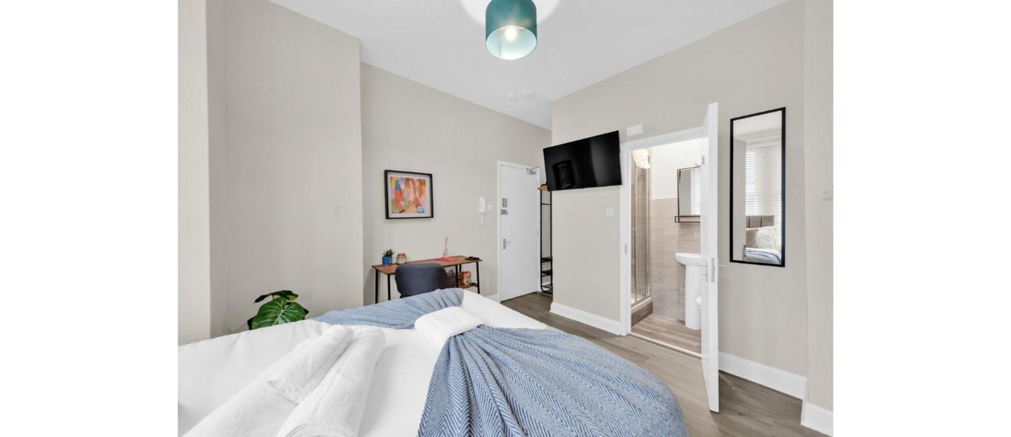 Sunny Serenity: Living With A Breeze Londra