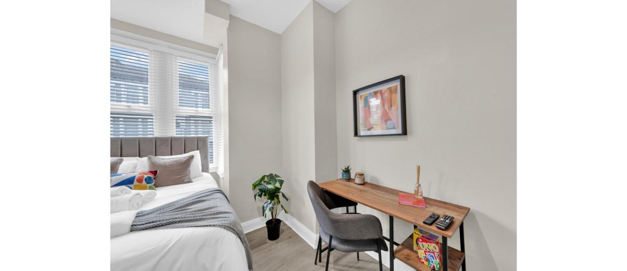 Apartment Sunny Serenity: Living With A Breeze London